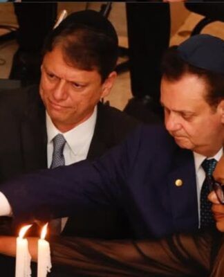 Tarcísio e Kassab participam de cerimônia em memória às vítimas do Holocausto