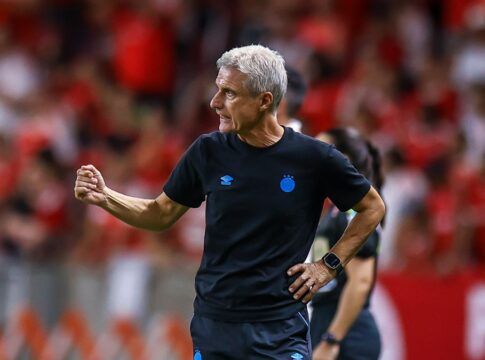 Técnico do Grêmio pede desculpas após usar expressão tida como racista