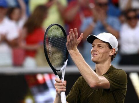 Sinner, Ben Shelton e Swiatek vencem e avançam às quartas do Australian Open