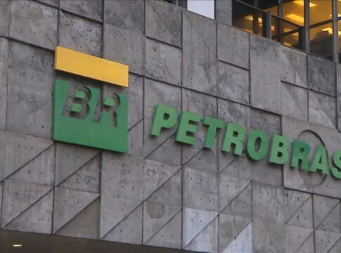 Ibama aplica multa de R$ 2,5 milhões à Petrobras por derramamento na Margem Equatorial