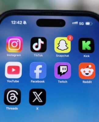 Deputados franceses discutem proibir acesso a redes sociais para menores de 15 anos