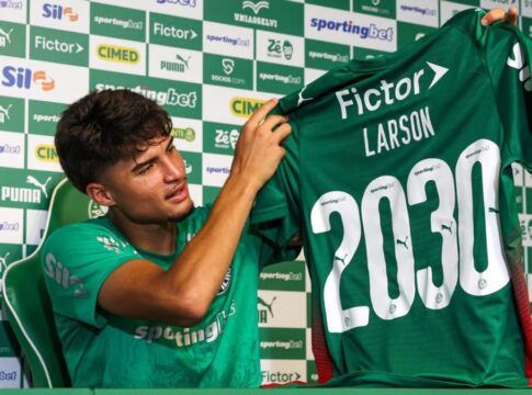 Palmeiras oficializa a compra do volante Larson