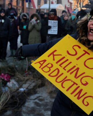 Juiz dos EUA ameaça chefe do ICE com prisão por desacato e ordena comparecimento ao tribunal