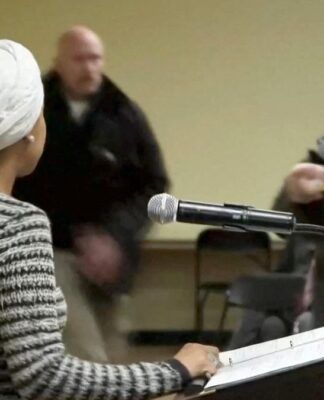 Deputada opositora de Trump é atacada durante assembleia em Minneapolis