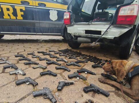 PRF apreende 35 pistolas que seriam levadas ao Complexo do Alemão (RJ)