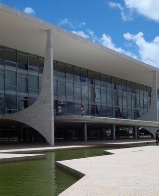 Com eleições à vista, quase dois terços dos ministros devem deixar governo