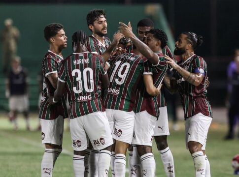 Fluminense sofre, mas estreia com vitória suada no Carioca