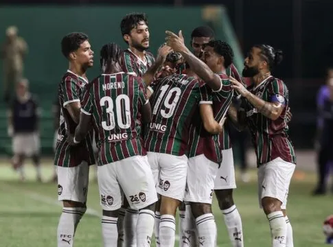 Fluminense sofre, mas estreia com vitória suada no Carioca