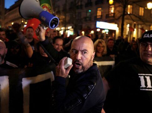 Polícia de Portugal prende 37 neonazistas em operação antiterrorismo