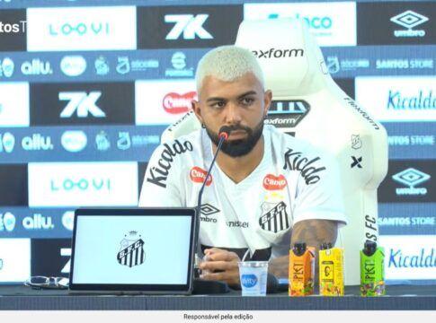 Gabigol retorna ao Santos e rebate críticas sobre fase atual