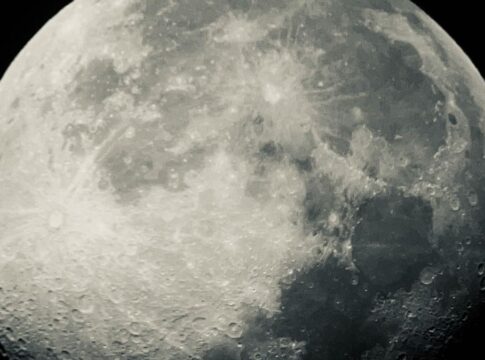 Lua em Gêmeos traz energia de comunicação no primeiro dia de 2026