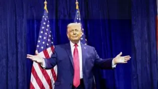 O presidente dos EUA, Donald Trump, gesticula ao chegar para discursar aos republicanos da Câmara em sua conferência anual em Washington, D.C., EUA, em 6 de janeiro de 2026