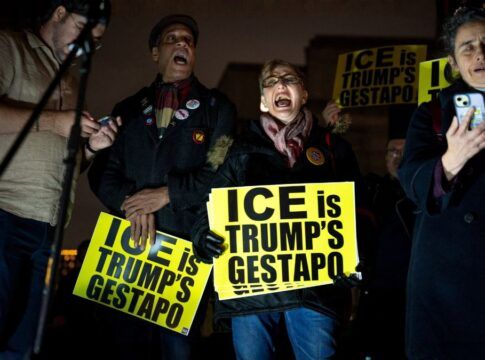 Morte de mulher por agente de imigração gera protestos em Minneapolis