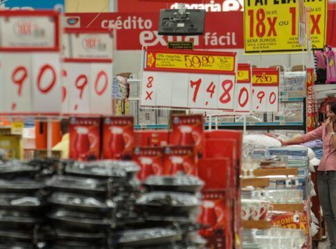 Inflação fecha 2025 em 4,26% após alta de 0,33% em dezembro