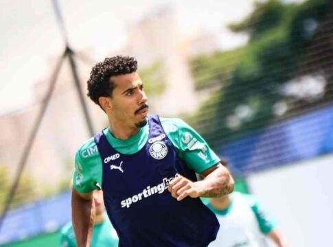 Próximo de retornar aos gramados, Lucas Evangelista tem contrato renovado no Palmeiras