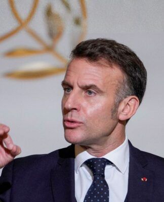 Macron pede medidas mais rigorosas contra o antissemitismo na França