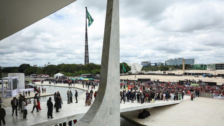 A Praça dos Três Poderes, em Brasília, durante cerimônia que marcou os atos de 8 de Janeiro
