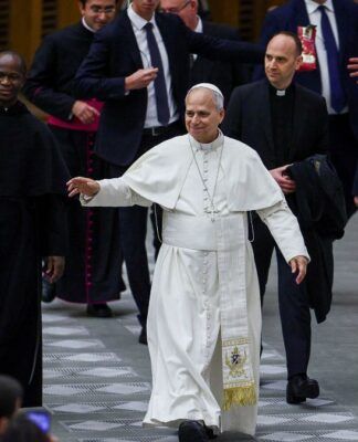 Papa Leão 14 critica “zelo pela guerra” do mundo em discurso inflamado no Vaticano