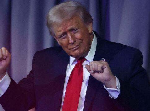 Trump rompe diálogo com Irã e incentiva manifestantes a “tomarem as instituições”