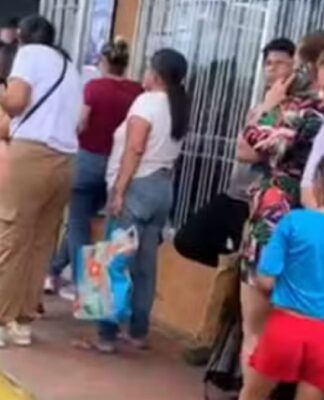 Venezuelana que morou no Brasil mostra supermercados lotados após ataque de Trump
