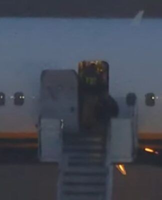 Maduro e esposa desembarcam encapuzados em Nova York