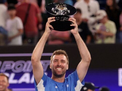 Tenista amador derrota Sinner, número dois do mundo, e leva prêmio de R$ 3,5 milhões