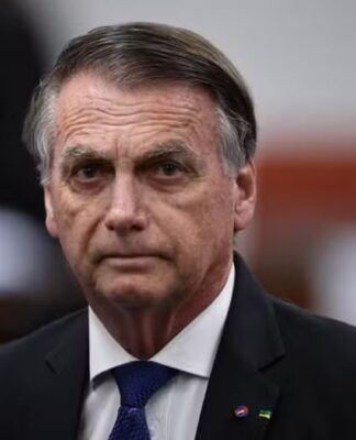 Defesa de Bolsonaro pede Smart TV e assistência religiosa durante detenção