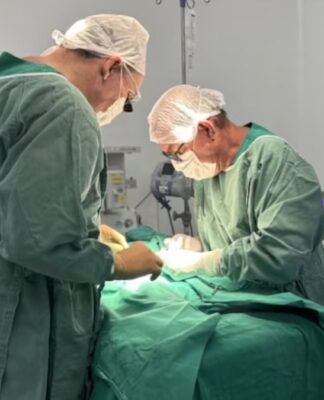 Bebês siameses morrem após tentativa de separação cirúrgica em Goiás