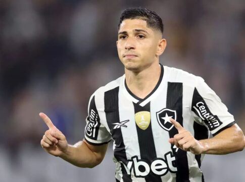 Fechamento de aeroportos na Venezuela impede retorno de Savarino ao Botafogo