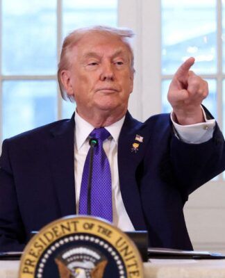 Trump diz a Netanyahu que continuará negociações com Irã sobre possível acordo