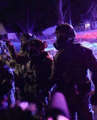 Imigrante venezuelano é baleado na perna por agente federal em Minneapolis