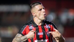 Atacante do Vitória, Renato Kayzer é esperança de gol (Foto: Victor Ferreira/EC Vitória)