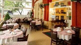 Mesas e cadeiras do OsteriaGenerale