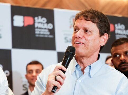 Após mobilização, Tarcísio exalta Nikolas e critica crise moral