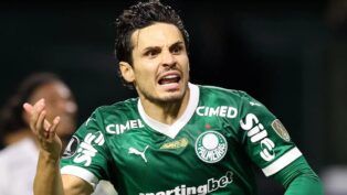 Raphael Veiga com a camisa do Palmeiras