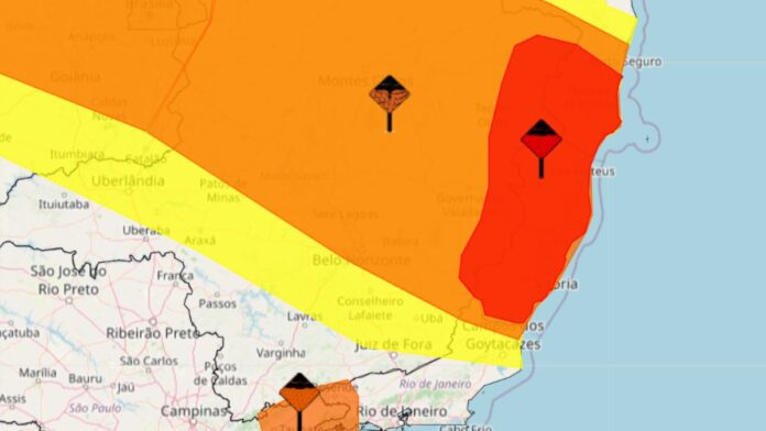 Chuvas causam alagamentos e quedas de árvores em BH e cidades de Minas Gerais