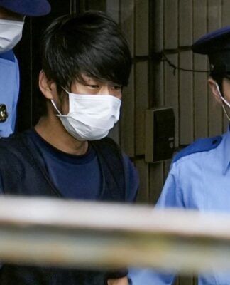 Assassino de ex-premiê do Japão é condenado à prisão perpétua por tribunal