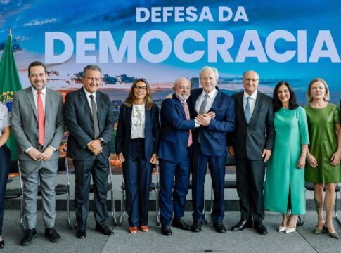 “Democracia precisa ser cuidada todos os dias”, diz Lula
