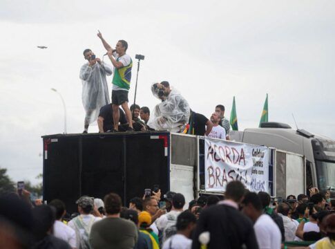 Quatro pessoas seguem internadas após serem atingidas por raio no DF
