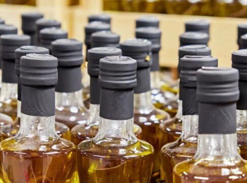 Anvisa proíbe venda de azeite e suspende doce de leite e sal grosso