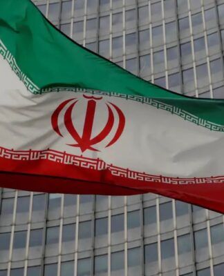 Irã considera suspender proibição da internet; TV estatal é hackeada