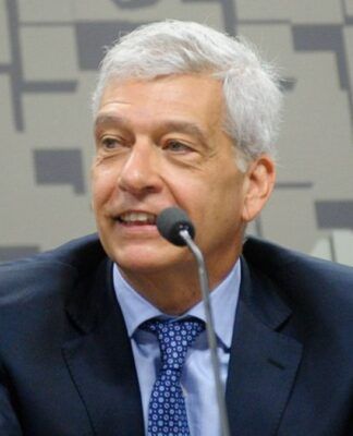 “Estratégia do Brasil será manter um pé em cada região importante”, diz embaixador Caramuru