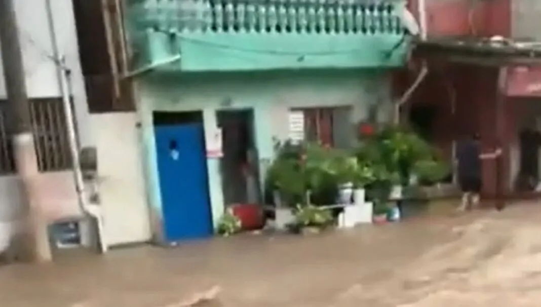 Enchente em rua de São Paulo