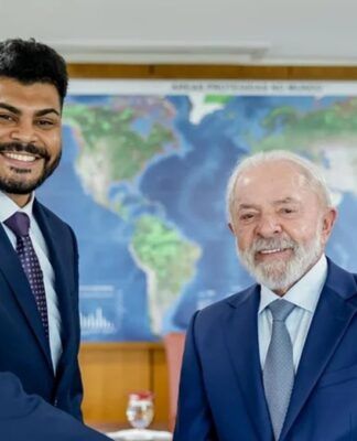 Filho de diarista e pedreiro, Douglas Rocha Almeida supera origem humilde, vence concurso concorrido e inicia carreira no Itamaraty (Foto: Ricardo Stuckert/PR)