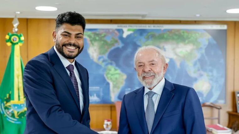 Filho de diarista e pedreiro, Douglas Rocha Almeida supera origem humilde, vence concurso concorrido e inicia carreira no Itamaraty (Foto: Ricardo Stuckert/PR)