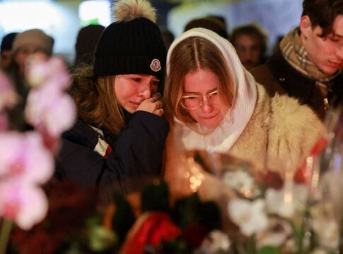 Vela pirotécnica teria causado incêndio que matou 40 na Suíça
