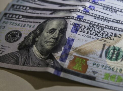 Dólar baixo e otimismo global fazem taxas do Tesouro Direto caírem na 1ª sessão do ano