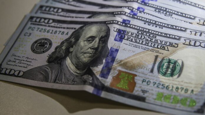 Dólar baixo e otimismo global fazem taxas do Tesouro Direto caírem na 1ª sessão do ano