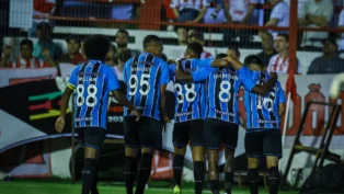 Time do Grêmio comemora gol marcado contra o Guarany de Bagé, pelo Gauchão 2026