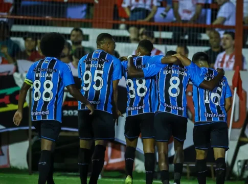 Time do Grêmio comemora gol marcado contra o Guarany de Bagé, pelo Gauchão 2026